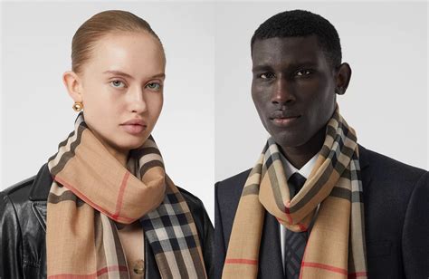 khăn choàng burberry|4 mẫu khăn choàng Burberry chính hãng được yêu thích.